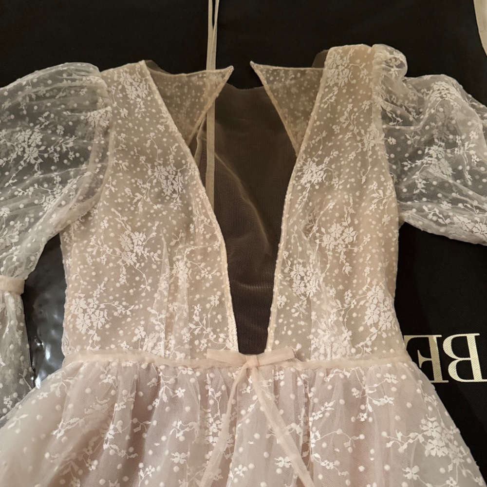 NEVER BEEN WORN BERTA LA WEDDING DRESS - Picture 5 of 9